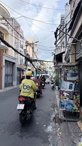 Nhà MT Nguyễn Đình Chính DT 4,7x23 trệt lầu sạch đẹp giá tốt