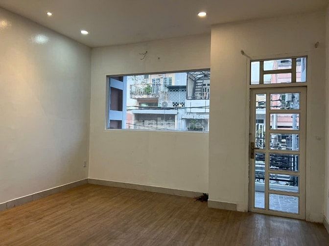 Nhà MT Nguyễn Đình Chính DT 4,7x23 trệt lầu sạch đẹp giá tốt
