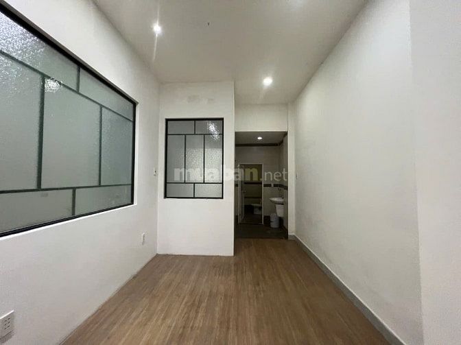 Nhà MT Nguyễn Đình Chính DT 4,7x23 trệt lầu sạch đẹp giá tốt
