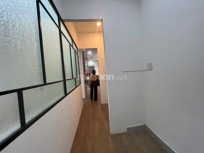 Nhà MT Nguyễn Đình Chính DT 4,7x23 trệt lầu sạch đẹp giá tốt
