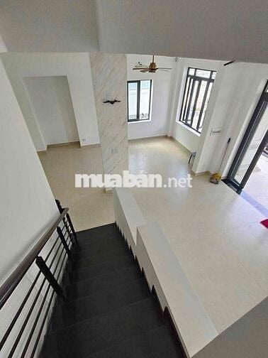 Cho thuê nguyên căn Biệt thự làm VP công ty MT đường Phạm Văn Đồng