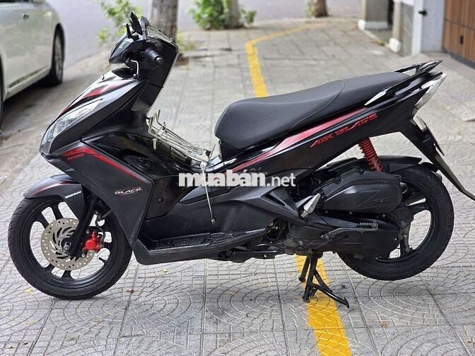 Honda Air Blade Đen mù sport