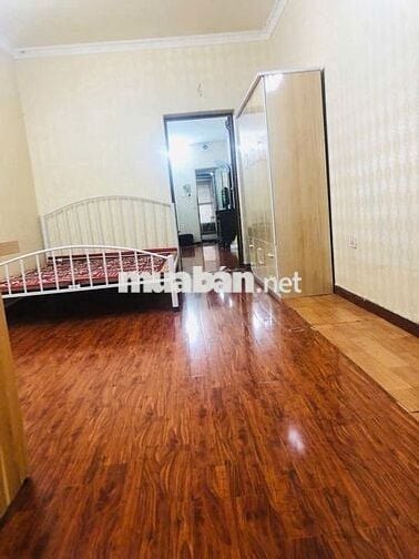 Chính chủ cho thuê căn hộ tập thể tầng 2 ở Phố 8/3