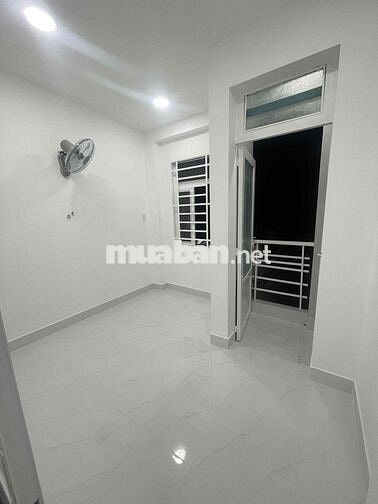 Nhà mới 3,3x5m 2 lầu 2wc có ban công rộng