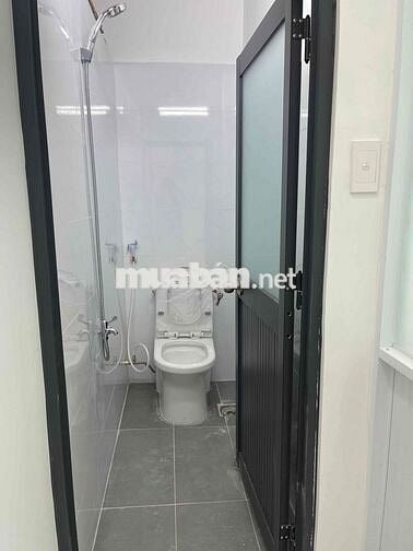 Nhà mới 3,3x5m 2 lầu 2wc có ban công rộng