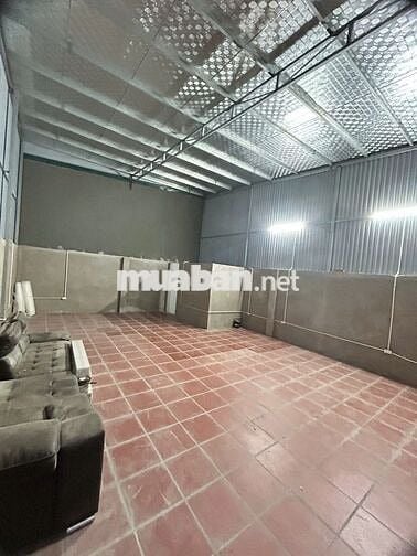 Cho Thuê kho 100m2 tại cổng trường cấp 2 Vĩnh Quỳnh có điện 3 pha