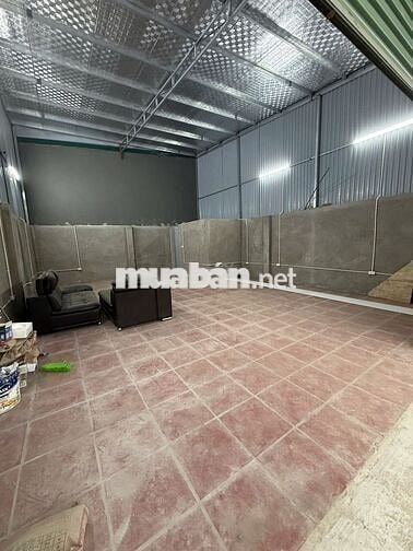 Cho Thuê kho 100m2 tại cổng trường cấp 2 Vĩnh Quỳnh có điện 3 pha