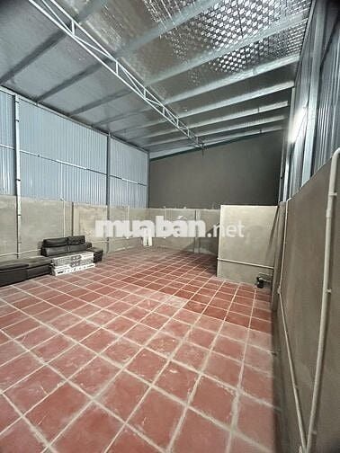 Cho Thuê kho 100m2 tại cổng trường cấp 2 Vĩnh Quỳnh có điện 3 pha