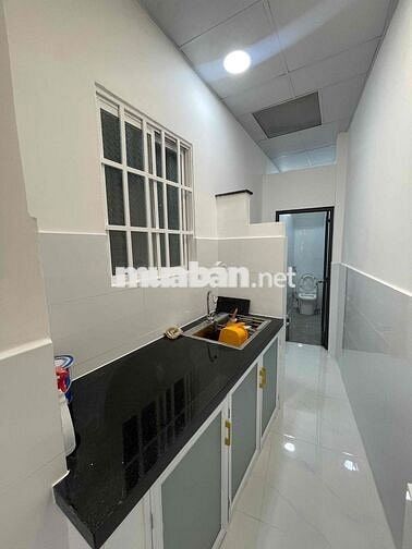 Nhà mới 3,3x5m 2 lầu 2wc có ban công rộng
