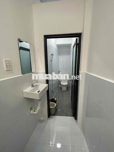 Nhà mới 3,3x5m 2 lầu 2wc có ban công rộng
