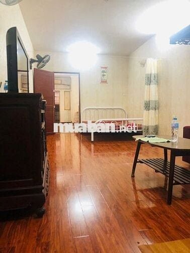 Chính chủ cho thuê căn hộ tập thể tầng 2 ở Phố 8/3