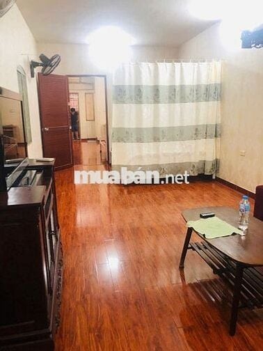 Chính chủ cho thuê căn hộ tập thể tầng 2 ở Phố 8/3