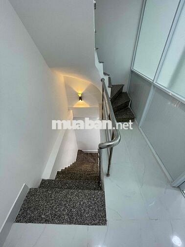 Nhà mới 3,3x5m 2 lầu 2wc có ban công rộng