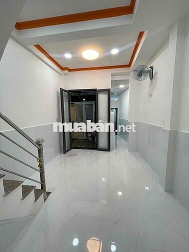 Nhà mới 3,3x5m 2 lầu 2wc có ban công rộng