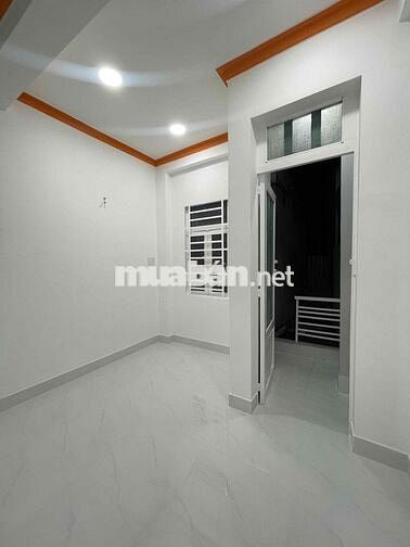 Nhà mới 3,3x5m 2 lầu 2wc có ban công rộng