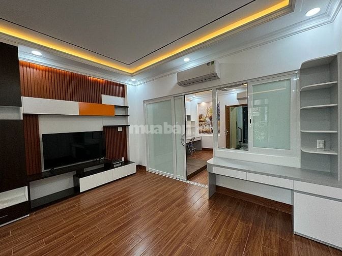 C.thuê Hầm,4L,ST,t.máy(DTSD:400m2)full NTCC-Đ/C:666/64/12 Ba Tháng Hai