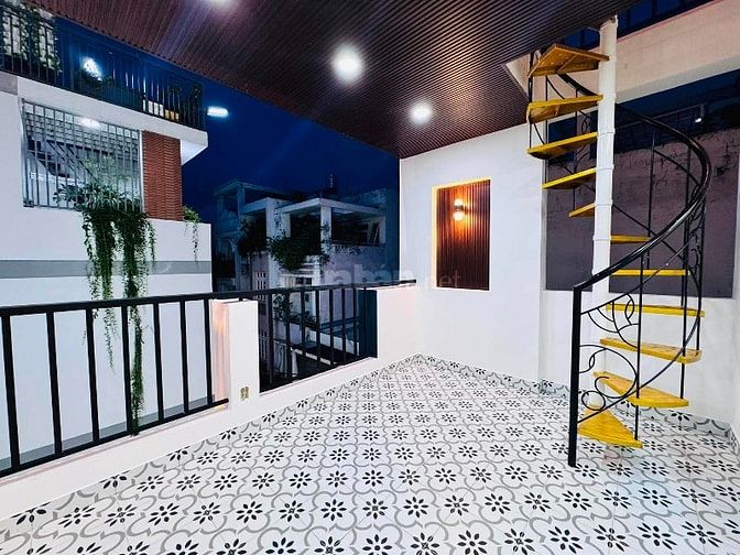 Bán nhà 5 tầng HXH thang máy Thích Quảng Đức, P5. Sân bay, ngã tư PN.