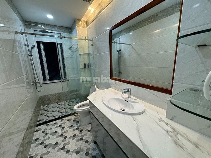 C.thuê Hầm,4L,ST,t.máy(DTSD:400m2)full NTCC-Đ/C:666/64/12 Ba Tháng Hai