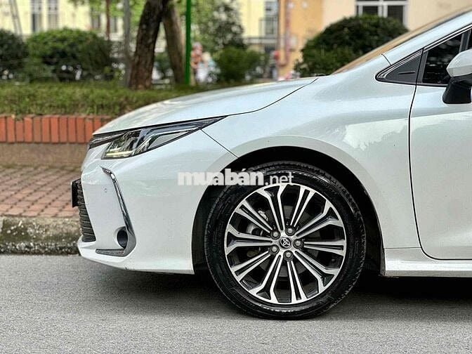Toyota Altis 1.8V 2023 Trắng Tự động