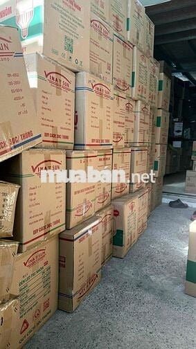 nhân viên bán hàng và giao hàng