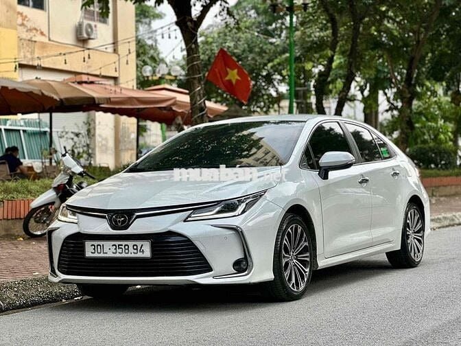 Toyota Altis 1.8V 2023 Trắng Tự động