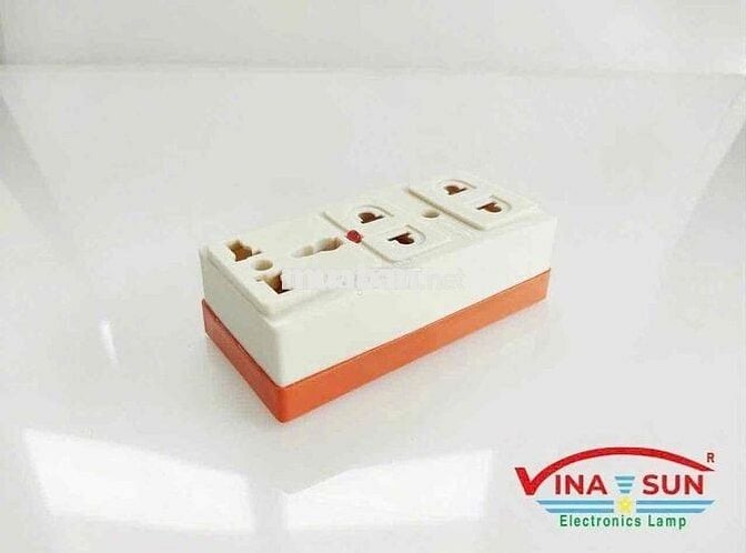 nhân viên bán hàng và giao hàng