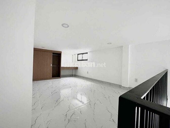 Phòng trọ có gác full nội thất 30m2 cửa sổ lớn gần UEF, HUTECH, FTU
