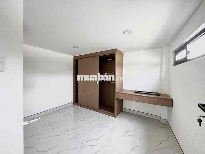 Phòng trọ có gác full nội thất 30m2 cửa sổ lớn gần UEF, HUTECH, FTU