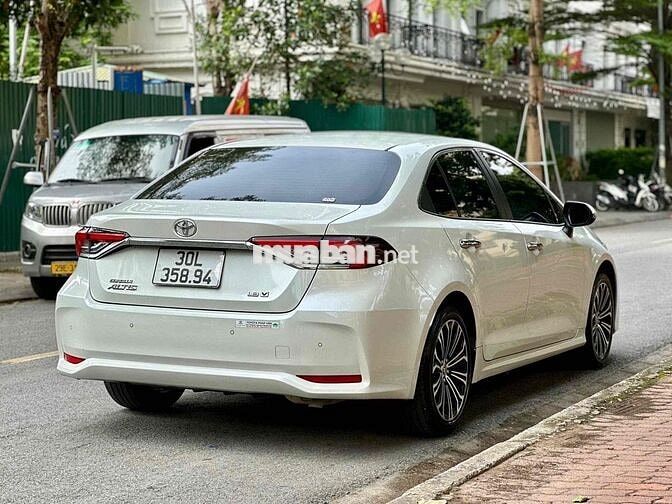 Toyota Altis 1.8V 2023 Trắng Tự động