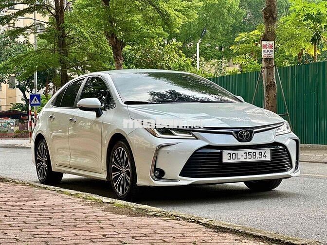 Toyota Altis 1.8V 2023 Trắng Tự động