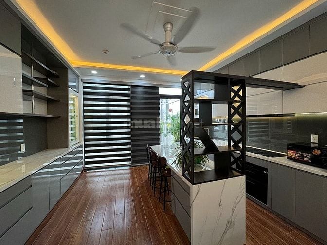 C.thuê Hầm,4L,ST,t.máy(DTSD:400m2)full NTCC-Đ/C:666/64/12 Ba Tháng Hai