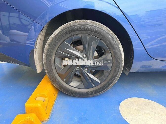 Hyundai Elantra 2023 1.6 đặc biệt Xanh 4 vạn km