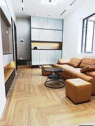 Bán căn hộ tầng 3 biệt thự pháp cổ 3 phòng ngủ phố Hoàng Hoa Thám