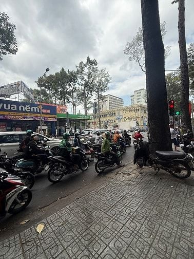 NHÀ MT CHO THUÊ NGUYÊN CĂN TRUNG TÂM 