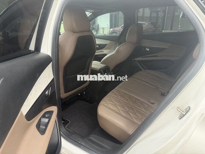 Peugeot 3008 Trắng 5 chỗ