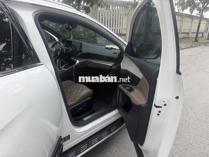 Peugeot 3008 Trắng 5 chỗ