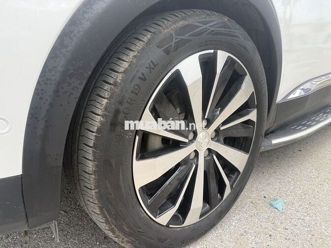 Peugeot 3008 Trắng 5 chỗ
