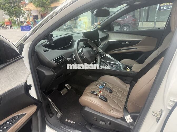 Peugeot 3008 Trắng 5 chỗ