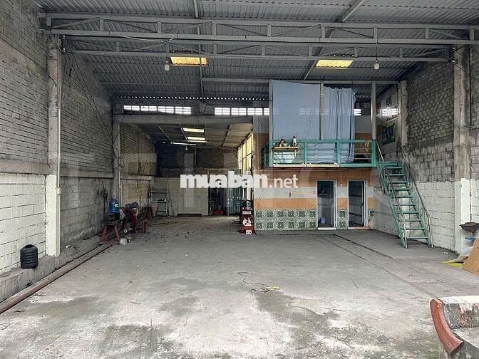 Kho xưởng bãi 475 m² có sẵn cầu nâng xe,mặt tiền đường Trương Văn Diễn