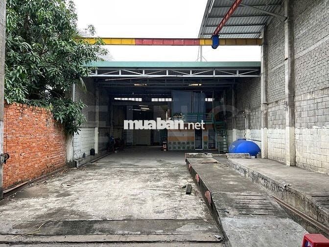 Kho xưởng bãi 475 m² có sẵn cầu nâng xe,mặt tiền đường Trương Văn Diễn