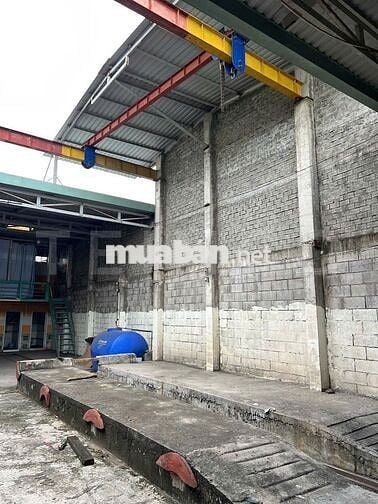 Kho xưởng bãi 475 m² có sẵn cầu nâng xe,mặt tiền đường Trương Văn Diễn