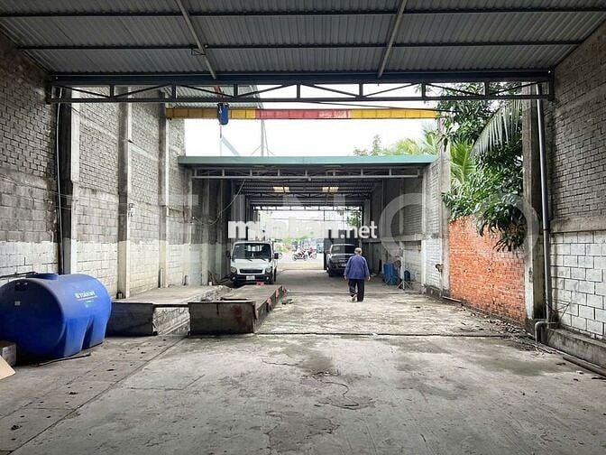 Kho xưởng bãi 475 m² có sẵn cầu nâng xe,mặt tiền đường Trương Văn Diễn