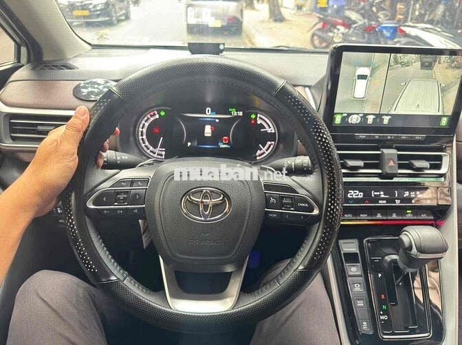 Toyota Innova Cross 2024 Số tự động 7 chỗ Bạc