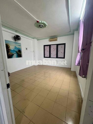 Phòng trọ 30m2 đường Nguyễn Tất Thành Q4