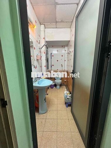 Phòng trọ 30m2 đường Nguyễn Tất Thành Q4