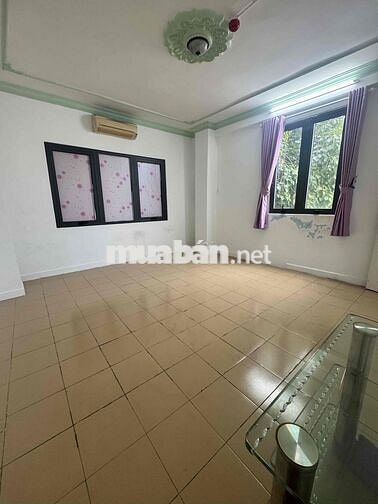 Phòng trọ 30m2 đường Nguyễn Tất Thành Q4