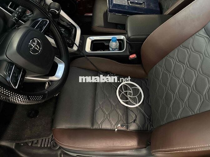 Toyota Innova Cross 2024 Số tự động 7 chỗ Bạc