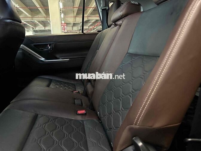 Toyota Innova Cross 2024 Số tự động 7 chỗ Bạc
