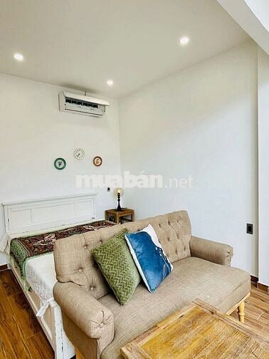 CHDV Hoàng Hoa Thám (PN cũ) cửa số lớn 25m2, tách bếp, full nội thất