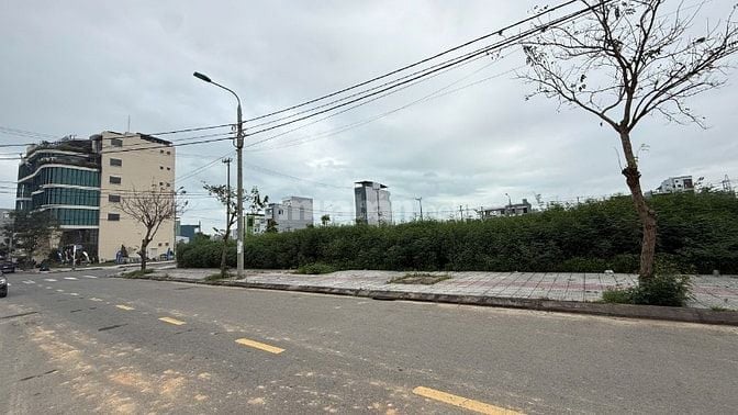 Giá đáng đầu tư nhất Hòa Xuân bán lô Cồn Dầu 18 ngay ngã tư Lê Sỹ đối 